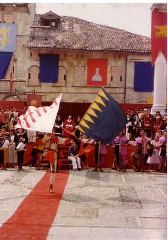 Spettacolo sbandieratori di Gubbio 1980