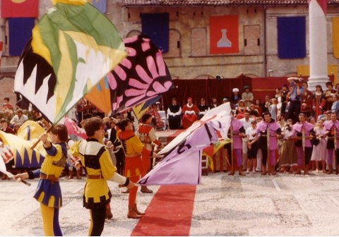 Spettacolo degli sbandieratori di Gubbio 1980