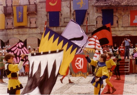 Spettacolo degli sbandieratori di Gubbio 1980