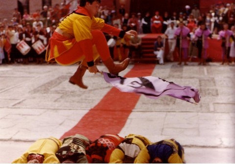 Spettacolo degli sbandieratori di Gubbio 1980