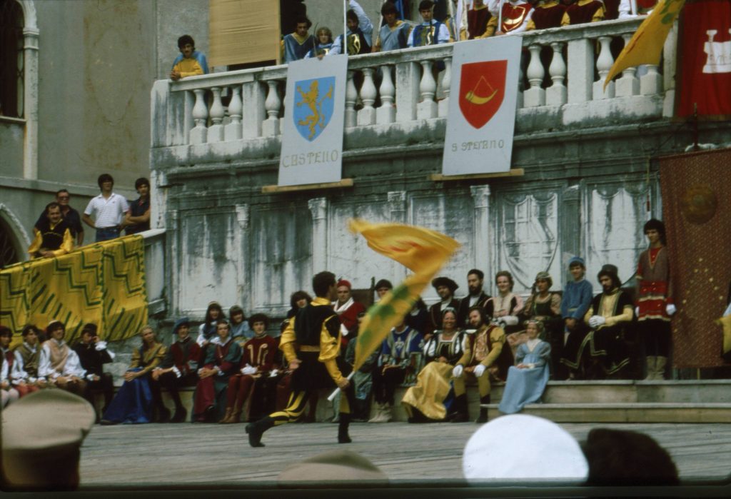 Spettacolo sbandieratori di Santo Spirito Ferrara 1982