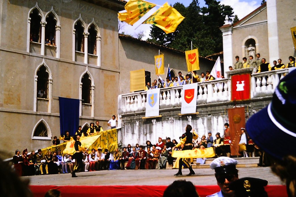 Spettacolo sbandieratori di Santo Spirito Ferrara 1982