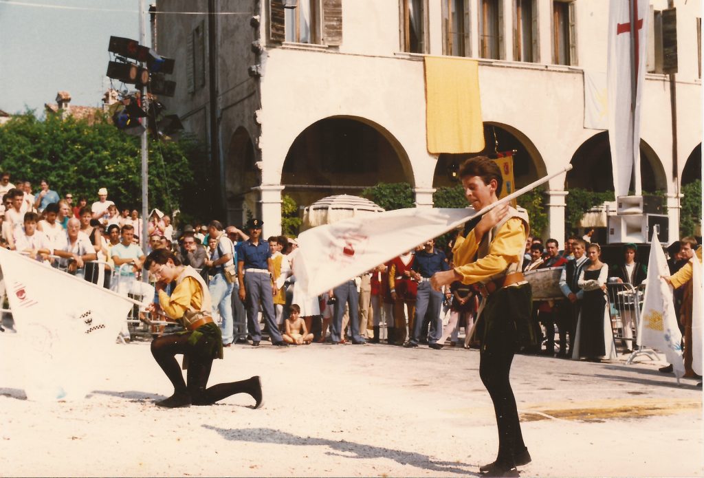 Spettacolo del Gruppo Sbandieratori Città di Feltre 1986