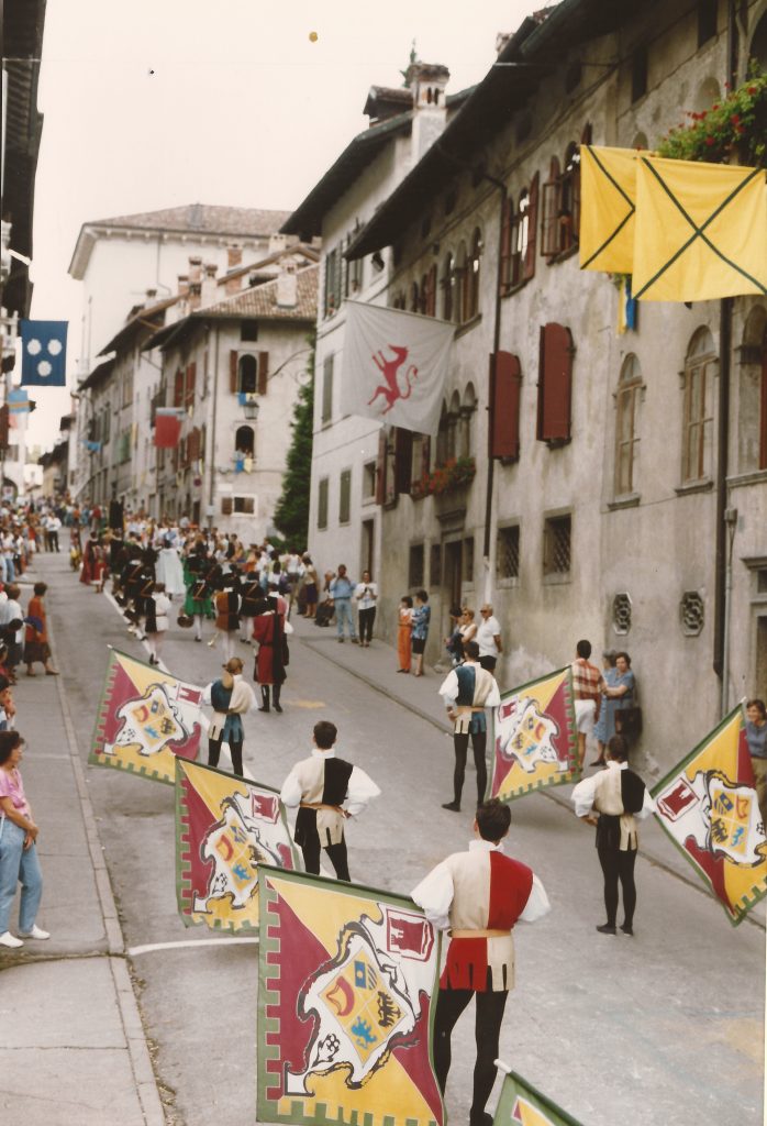 Sfilata Gruppo Sbandieratori Città di Feltre - 1993