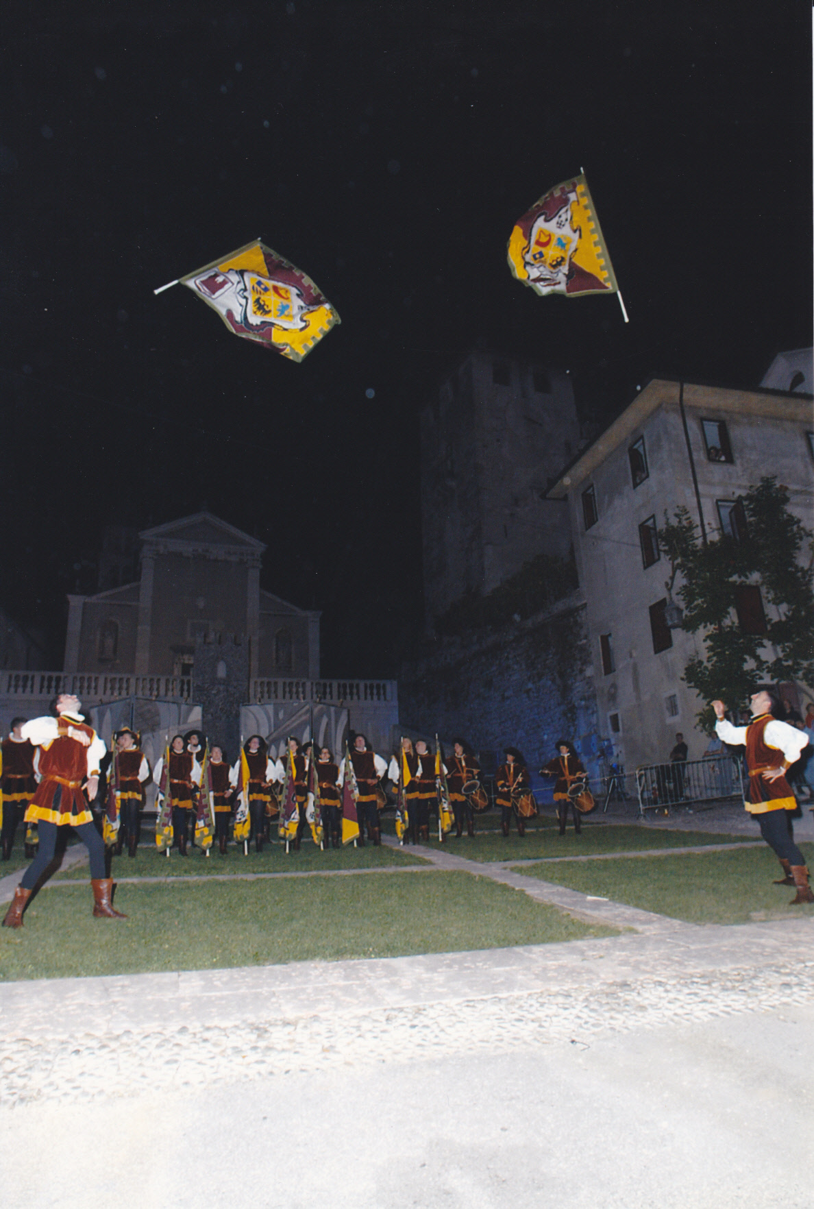 Spettacolo Gruppo Sbandieratori Città di Feltre – 2002