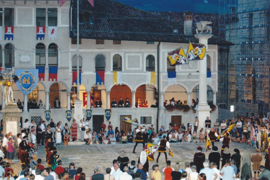 Spettacolo Gruppo Sbandieratori Città di Feltre 2003