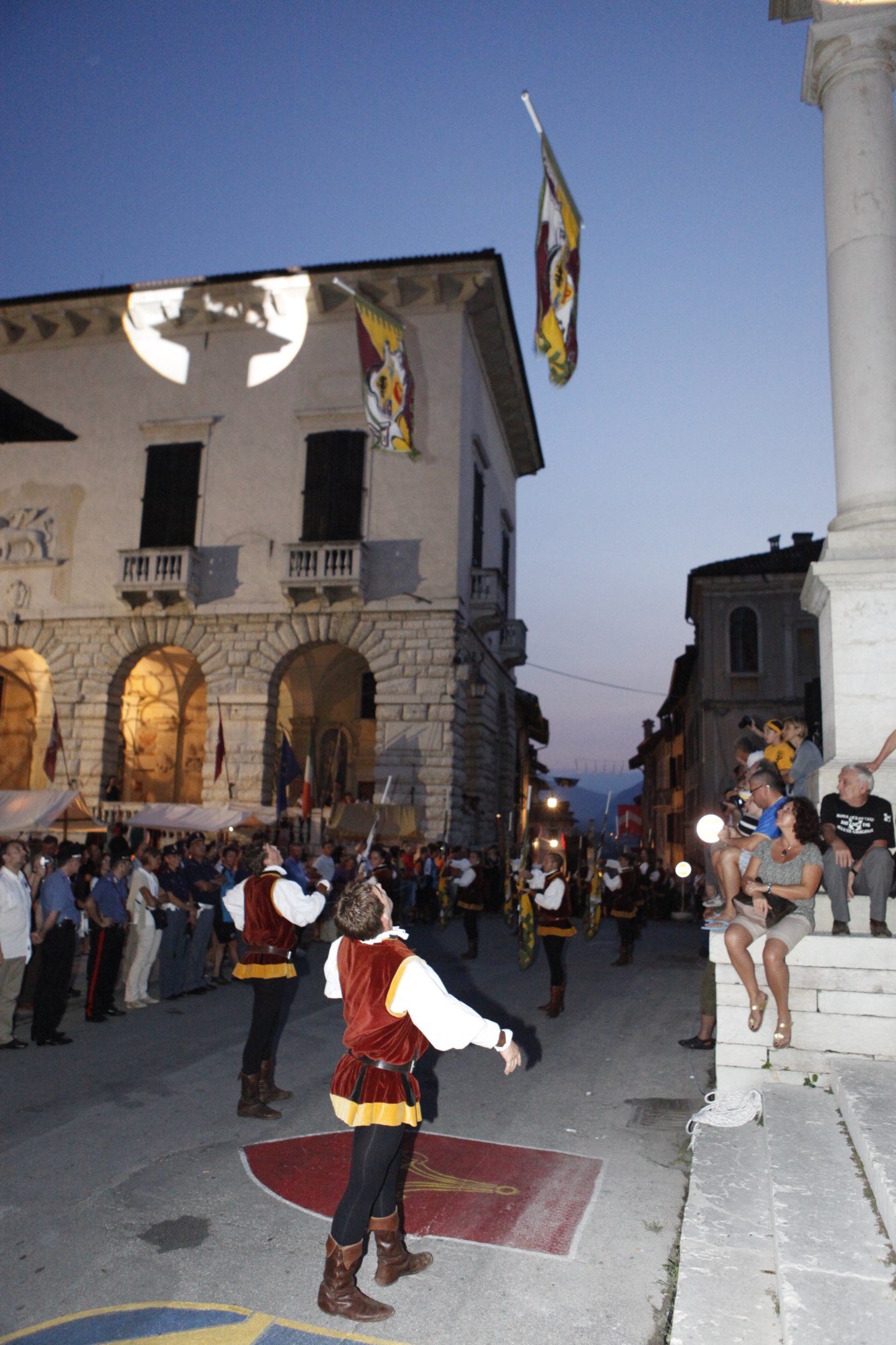 Sfilata Gruppo Sbandieratori Città di Feltre 2009